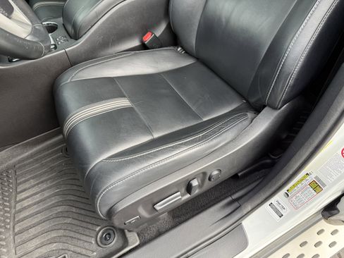 Used 2017 Toyota Highlander SE image 22