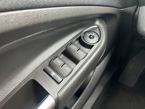 Used 2017 Ford Escape SE w/ SE Cold Weather Package AWD/4WD image 13