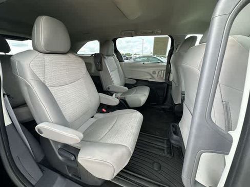 Used 2023 Toyota Sienna LE AWD/4WD image 24
