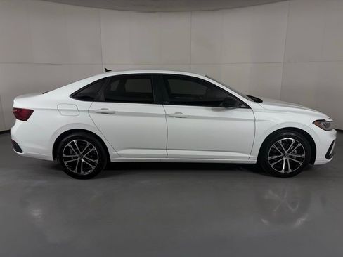 Used 2025 Volkswagen Jetta Sport FWD image 9