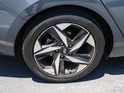 Used 2023 Hyundai Elantra SEL w/ Convenience Package FWD image 17