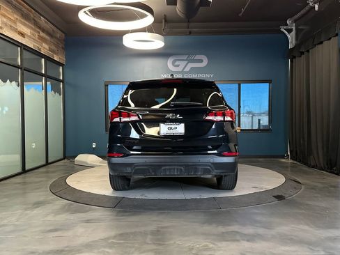 Used 2024 Chevrolet Equinox LS w/ LS Convenience Package image 4