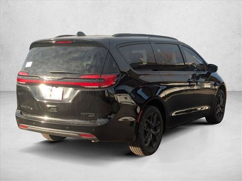 New 2026 Chrysler Pacifica Limited w/ S Appearance Package AWD/4WD image 2