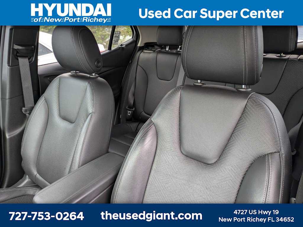 Used 2021 Buick Encore GX Essence w/ Advanced Technology Package FWD image 3