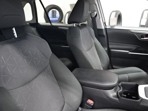 Used 2024 Toyota RAV4 XLE AWD/4WD image 9
