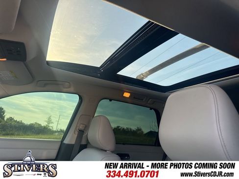 Used 2022 Nissan Pathfinder SL w/ SL Premium Package image 16