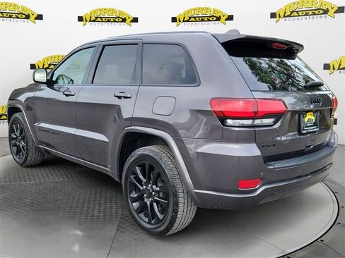 Used 2021 Jeep Grand Cherokee Laredo X image 2