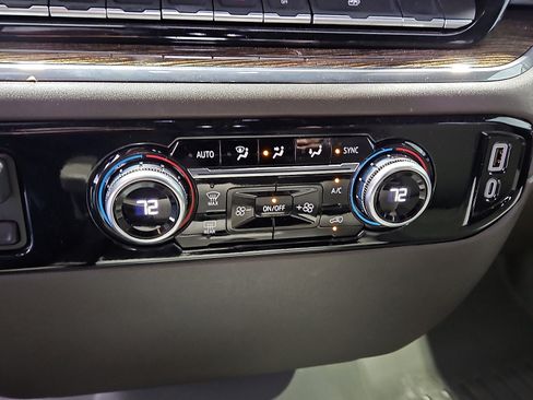 Used 2025 GMC Sierra 2500 SLE image 14