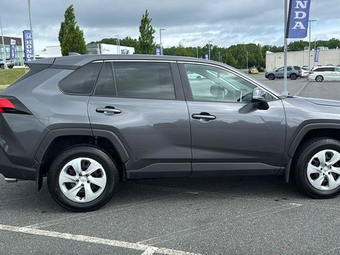 Used 2023 Toyota RAV4 LE AWD/4WD image 4