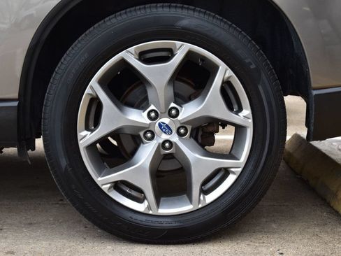 Used 2017 Subaru Forester 2.5i Touring AWD/4WD image 25