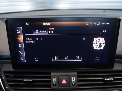 Used 2024 Audi Q5 e Premium w/ Convenience Package image 25