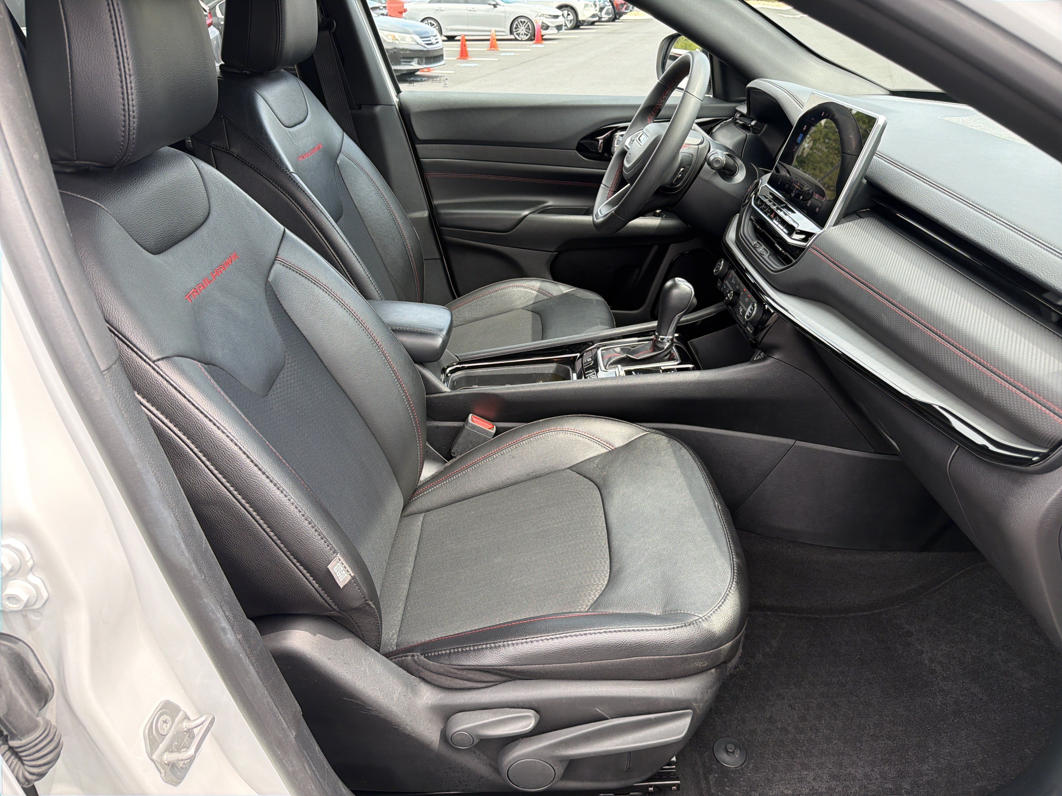 Used 2025 Jeep Compass Trailhawk AWD/4WD image 13