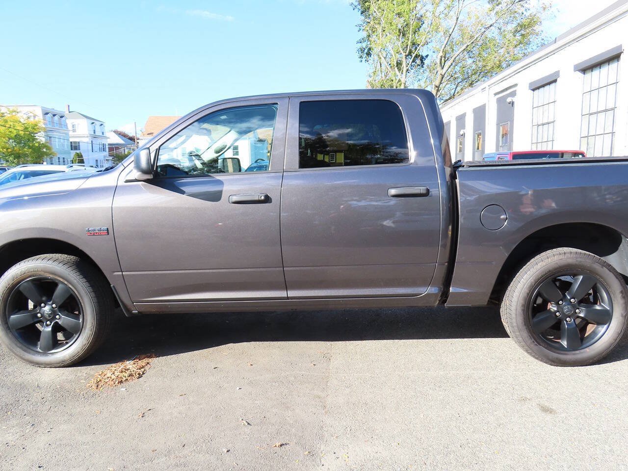 Used 2018 RAM 1500 Express w/ Express Value Package AWD/4WD image 5