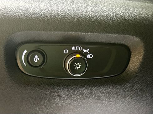 Used 2023 Chevrolet Traverse LT image 10