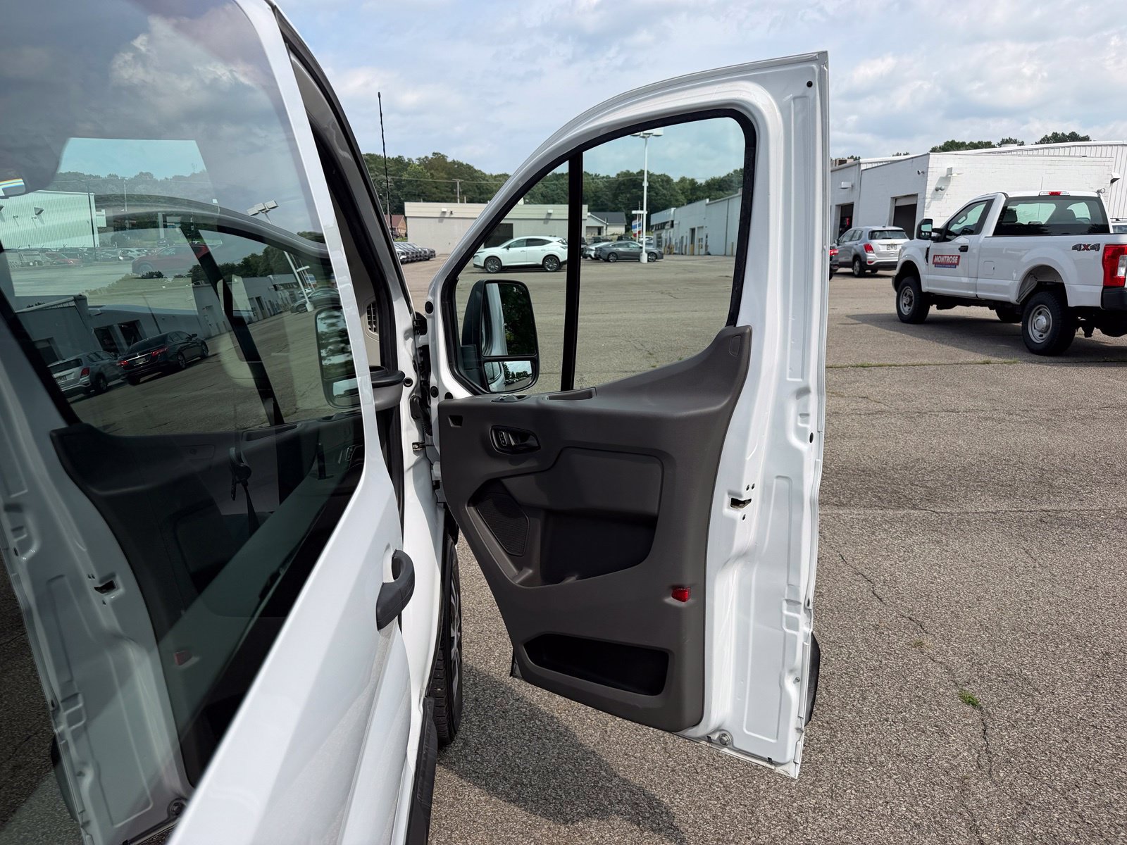 Used 2023 Ford Transit 350 XLT RWD image 33