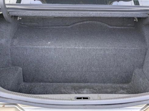 Used 2005 Lincoln Town Car Signature RWD image 6