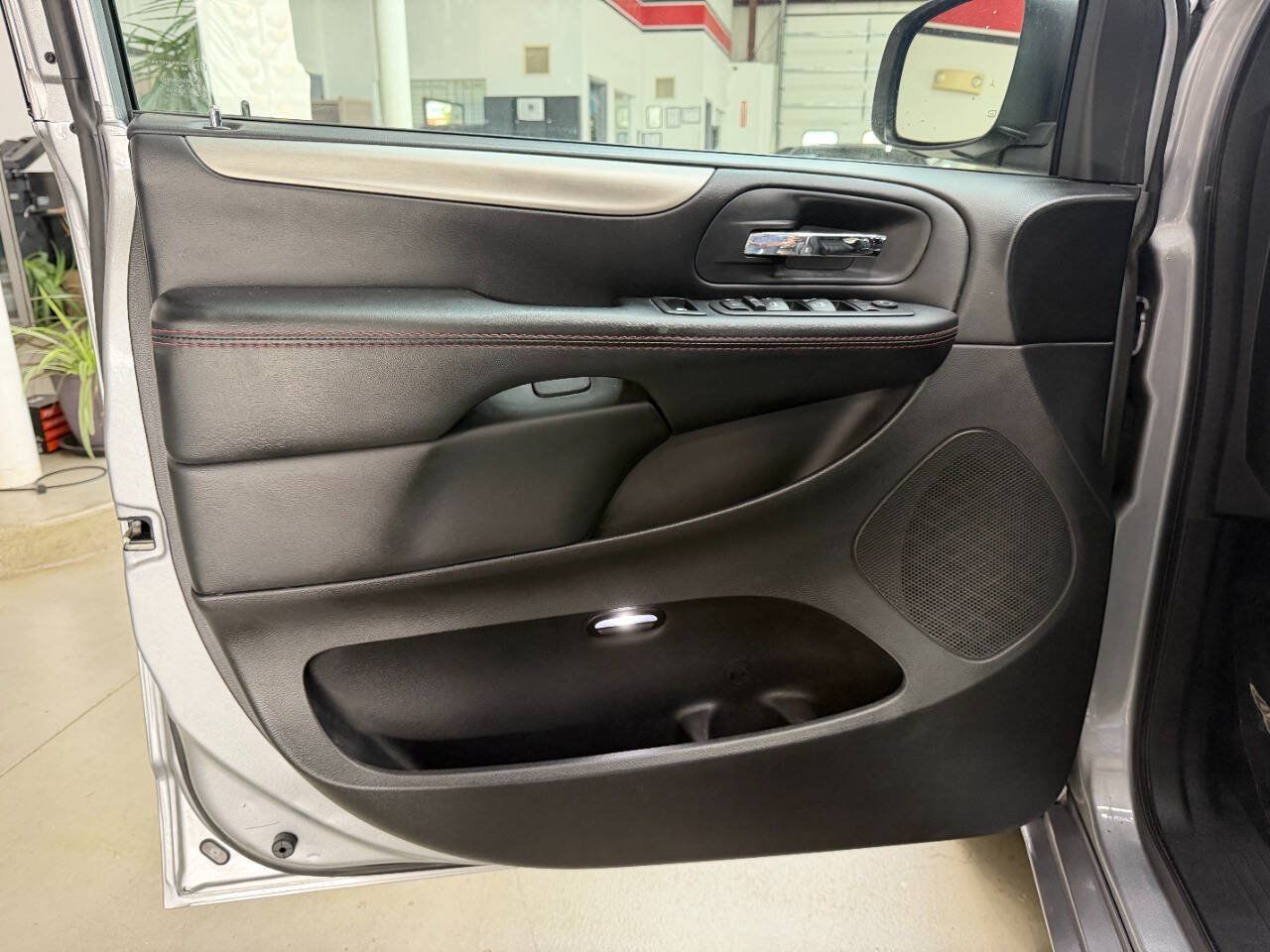 Used 2019 Dodge Grand Caravan GT FWD image 11