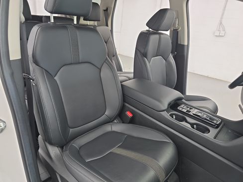 Certified 2025 Honda Pilot EX-L image 10