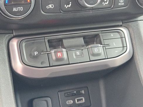 Used 2023 GMC Acadia AT4 w/ Technology Package image 32