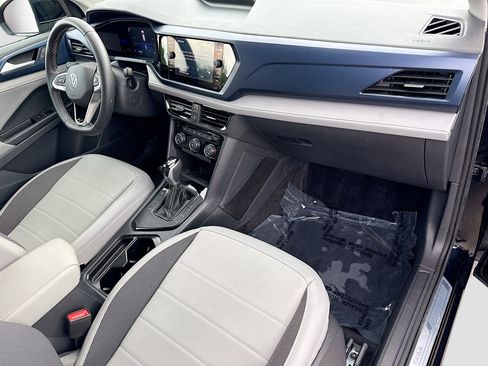 Used 2023 Volkswagen Taos SE w/ Panoramic Sunroof Package FWD image 13