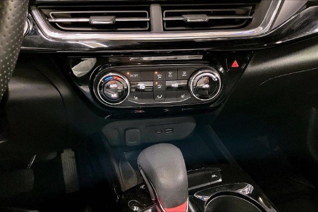 Used 2024 Chevrolet Trax RS w/ Sunroof Package FWD image 16