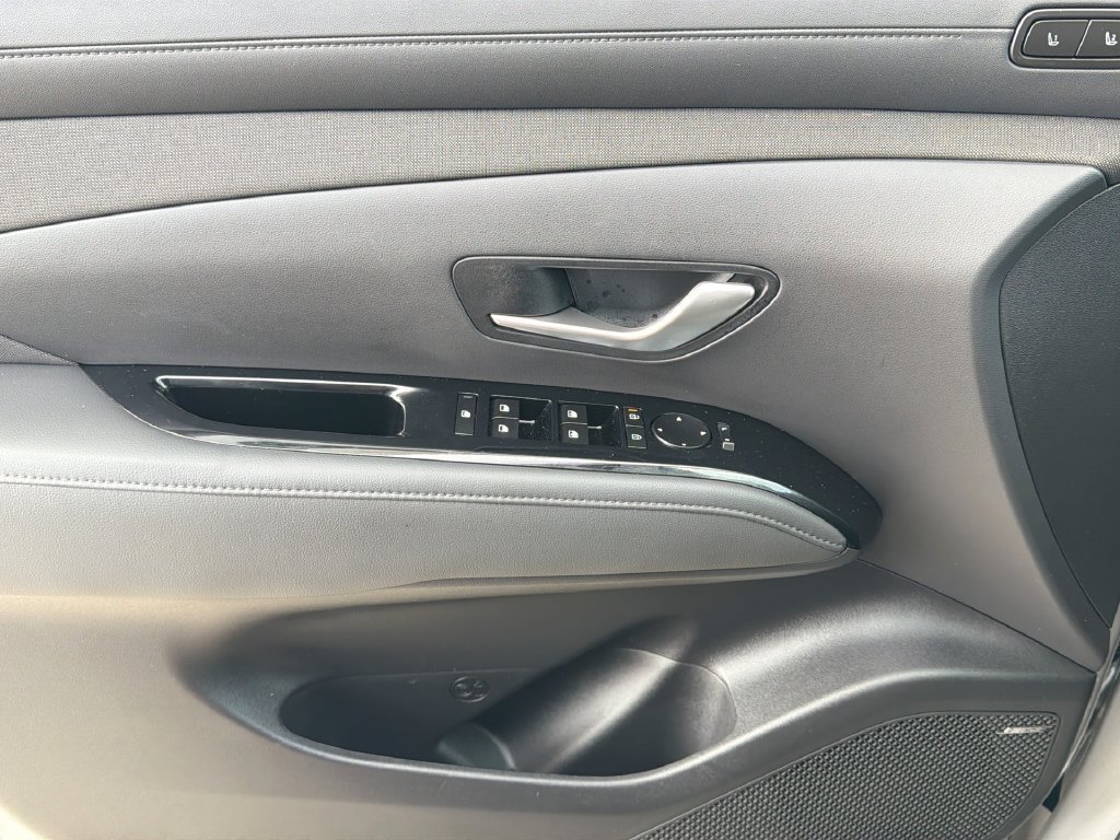 Used 2025 Hyundai Tucson Limited FWD image 29