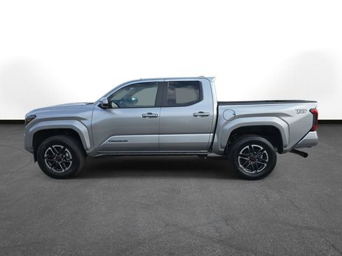 Used 2025 Toyota Tacoma TRD Sport image 9