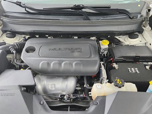 Used 2019 Jeep Cherokee Latitude Plus AWD/4WD image 30
