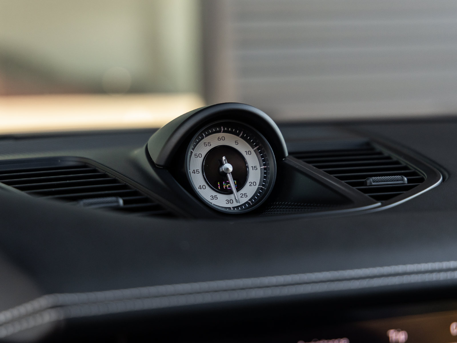 Certified 2024 Porsche Panamera RWD image 30