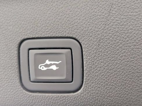Certified 2022 Chevrolet Suburban RST w/ Luxury Package AWD/4WD image 30