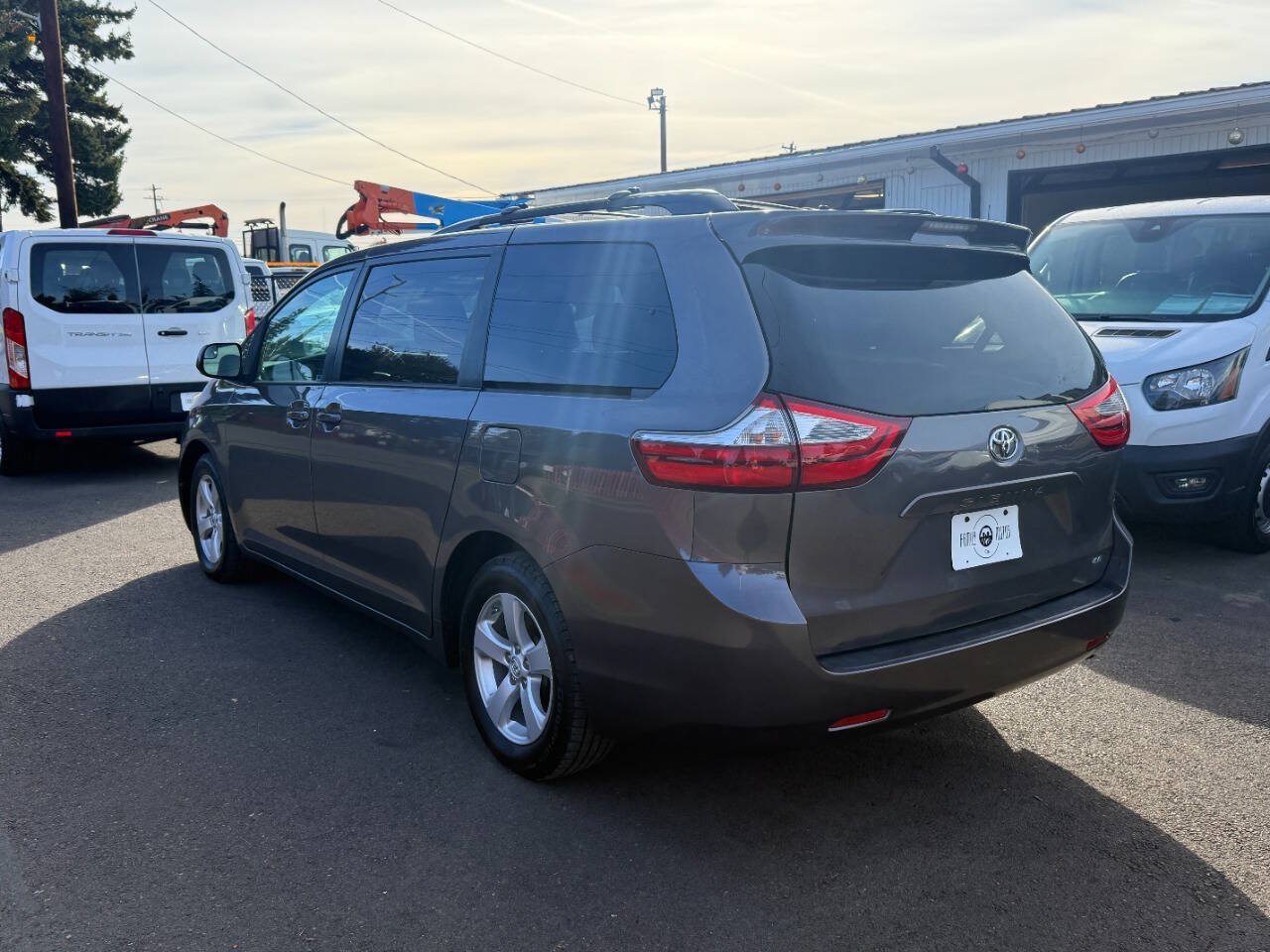 Used 2017 Toyota Sienna LE FWD image 7