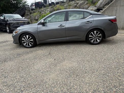 Used 2021 Nissan Sentra SV w/ SV Premium Package FWD image 3
