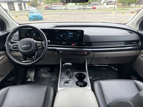 Used 2025 Kia Carnival FWD image 14
