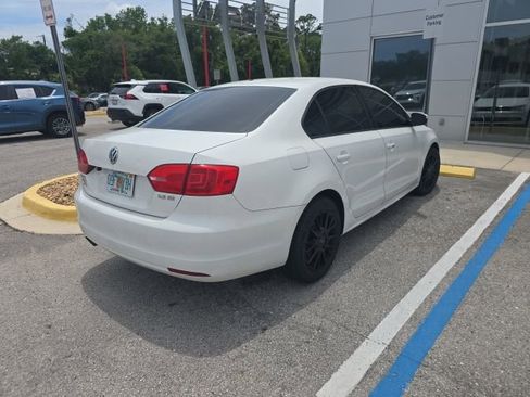 Used 2011 Volkswagen Jetta SE FWD image 4
