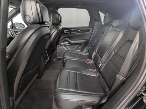 Used 2019 Porsche Cayenne image 18