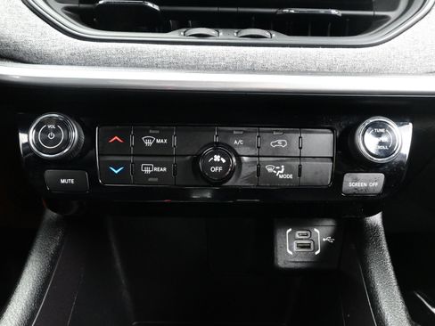 Used 2023 Jeep Compass Latitude image 20