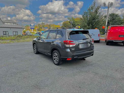 Used 2023 Subaru Forester Premium image 5