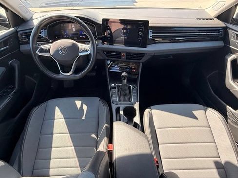 Used 2025 Volkswagen Jetta SE FWD image 13