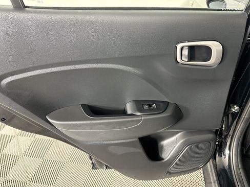 Used 2024 Hyundai Venue SEL FWD image 24