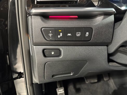 Certified 2022 Kia Niro LXS w/ Digital Cluster Package FWD image 17