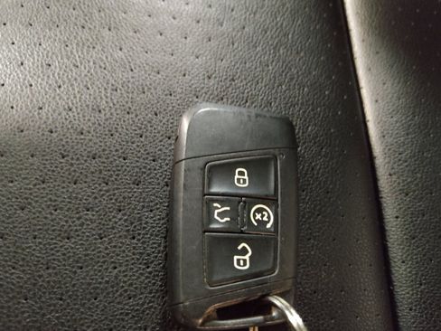 Used 2021 Volkswagen Atlas SEL R-Line AWD/4WD image 32