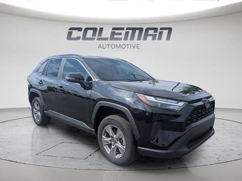 Used 2025 Toyota RAV4 XLE AWD/4WD image 3
