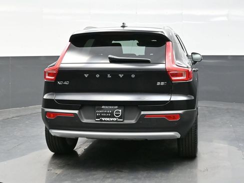 Used 2025 Volvo XC40 B5 Plus image 6