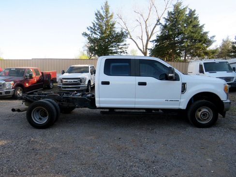 Used 2017 Ford F350 XL w/ Power Equipment Group image 4