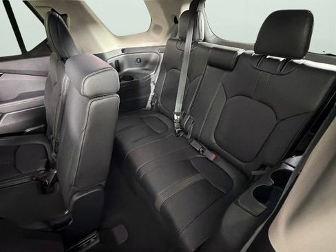 Used 2025 Honda Pilot Touring image 29