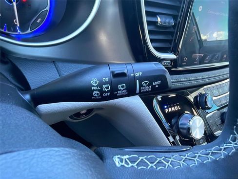 Used 2023 Chrysler Pacifica Touring-L image 24