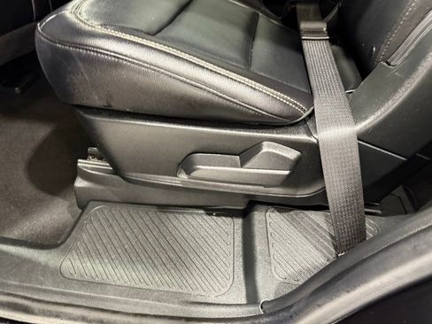 Used 2023 Ford Explorer Limited image 18