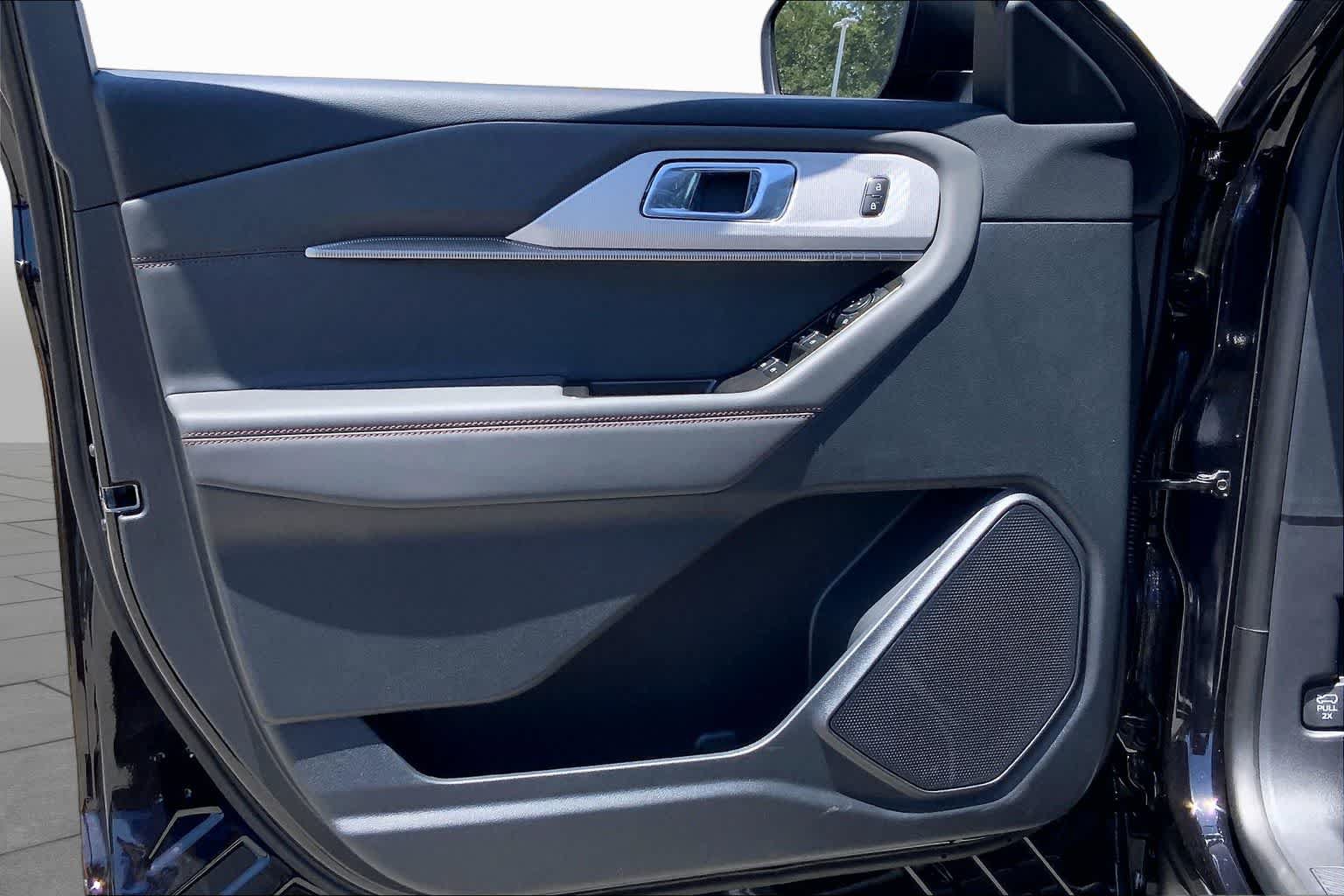 New 2026 Ford Explorer Active RWD image 10