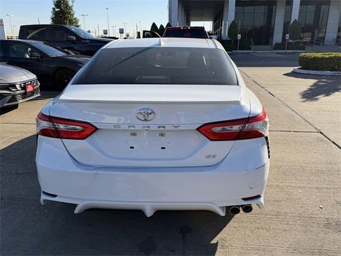 Used 2020 Toyota Camry SE image 5