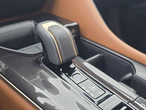 Used 2025 Toyota Crown Signia XLE image 39